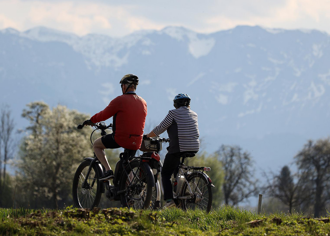 How to Ride an eBike to Develop Your Abs and Strengthen Your Core